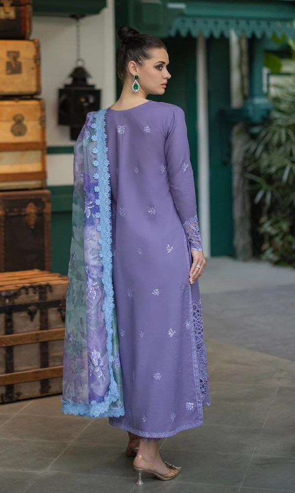 Lawn chiken kari 3p unstitched heavy embroidered suit