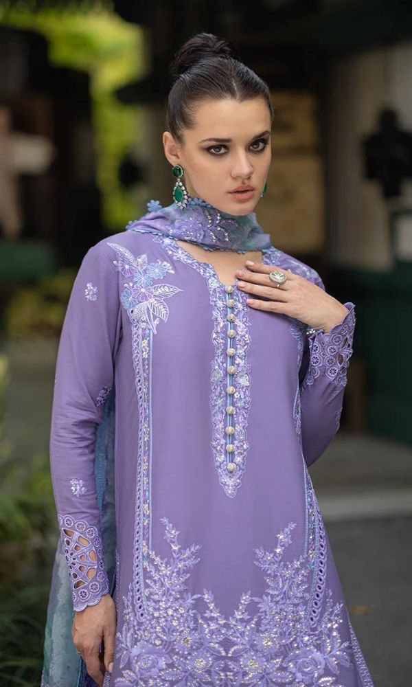 Lawn chiken kari 3p unstitched heavy embroidered suit