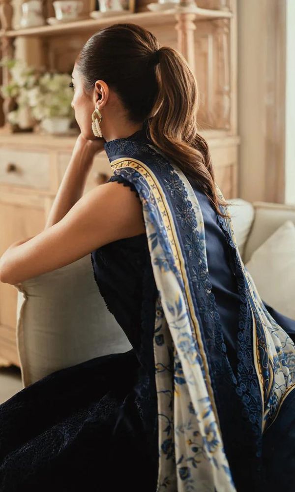 Lawn 3pc chiken kari embroidered suit