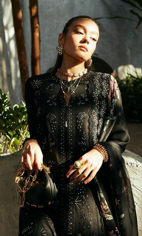 Lawn 3pc heavy chiken kari sequence embroidered suit