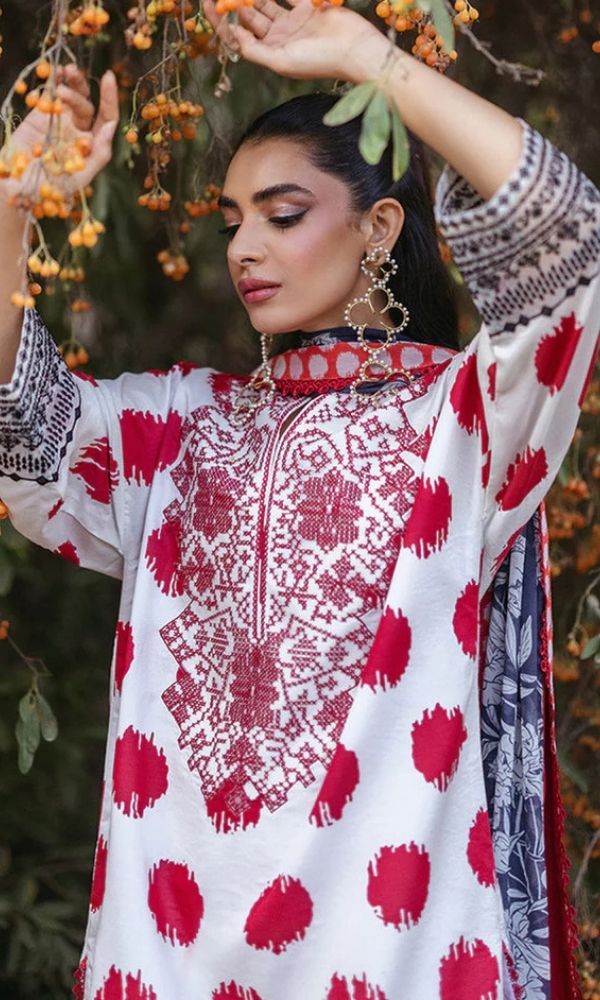 Lawn 3pc unstitched digital printed embroidered suit with embroidered patches