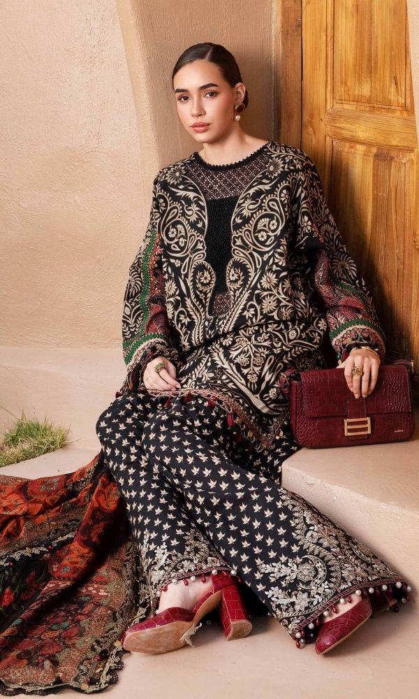 Lawn 3pc unstitched luxury digital printed suit woth patches