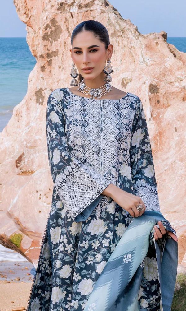 Lawn 3pc digital printed dupatta with patches and silk digital printed dupatta