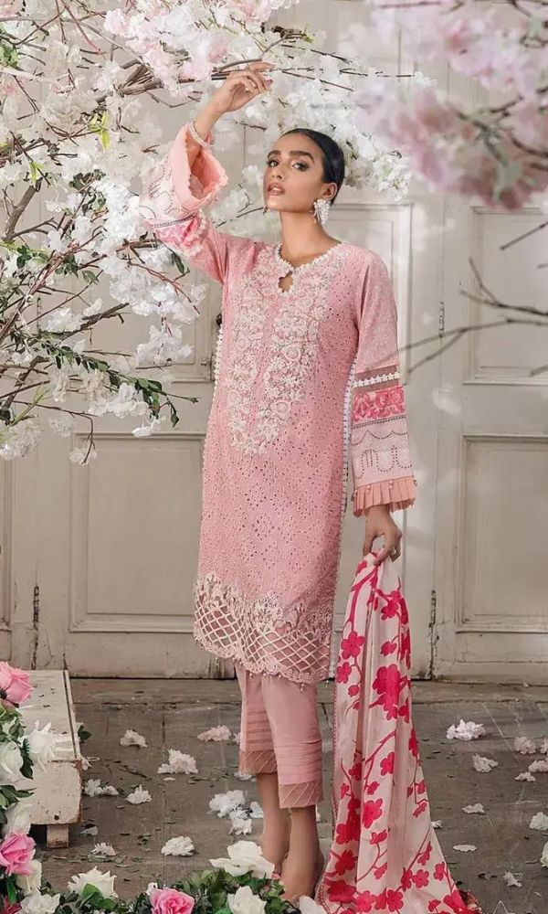 Lawn 3pc chiken kari heavy embroidered suit with patches an silk printed dupatta