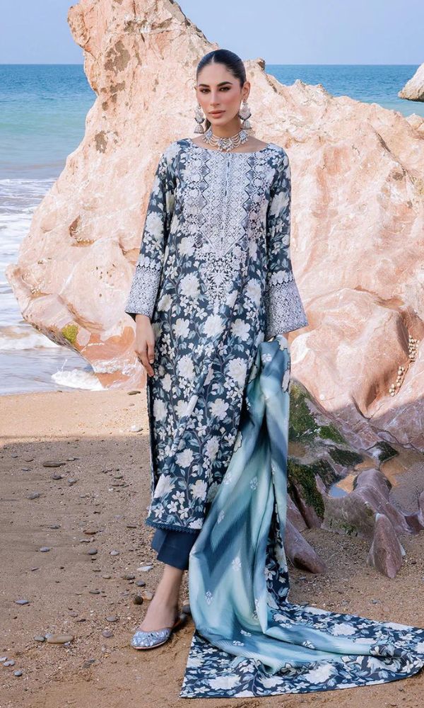 Lawn 3pc digital printed dupatta with patches and silk digital printed dupatta