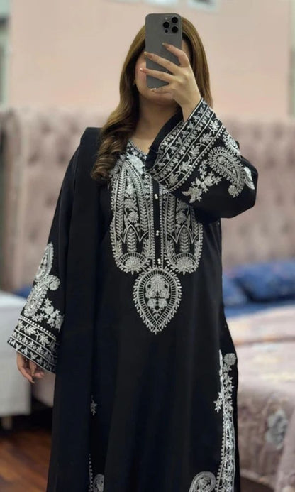 Lawn 3pc usntitche summer embroiered collection suit heavy embroidered