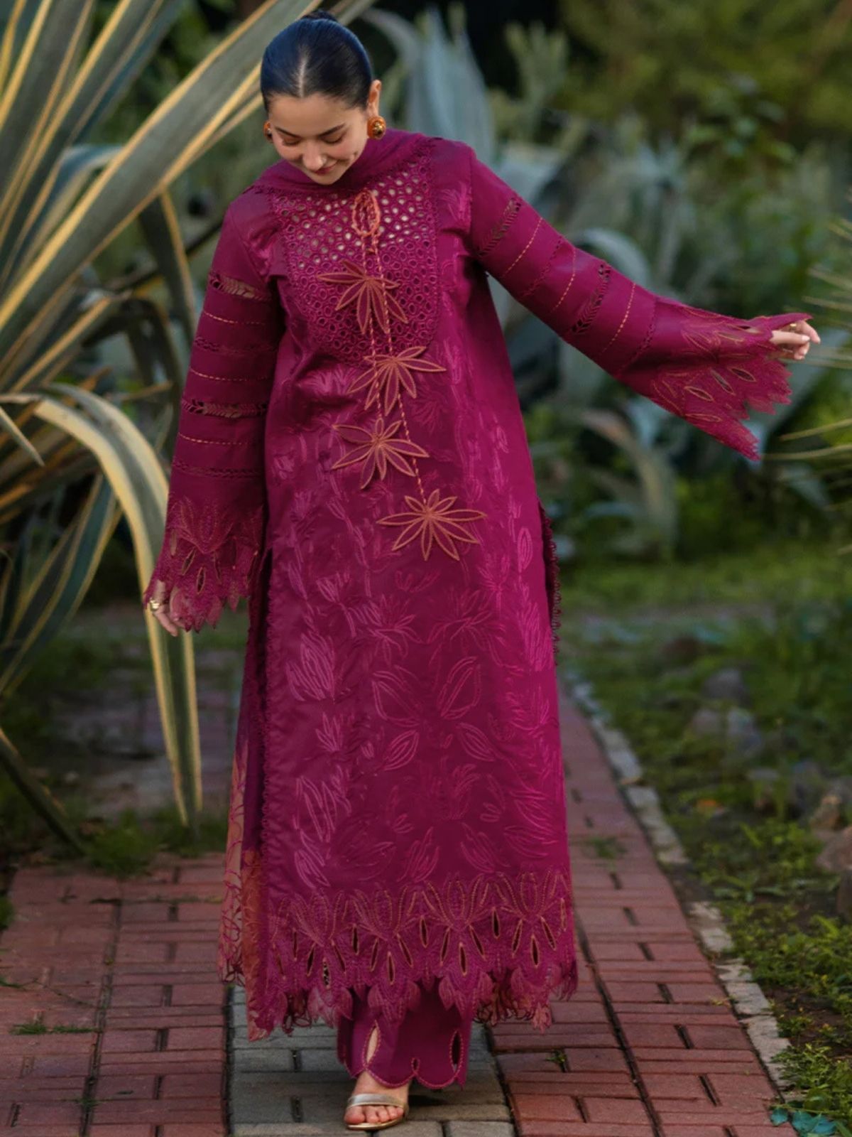 Lawn 3pc unstiched summer collection fully embroidered chiken kari suit