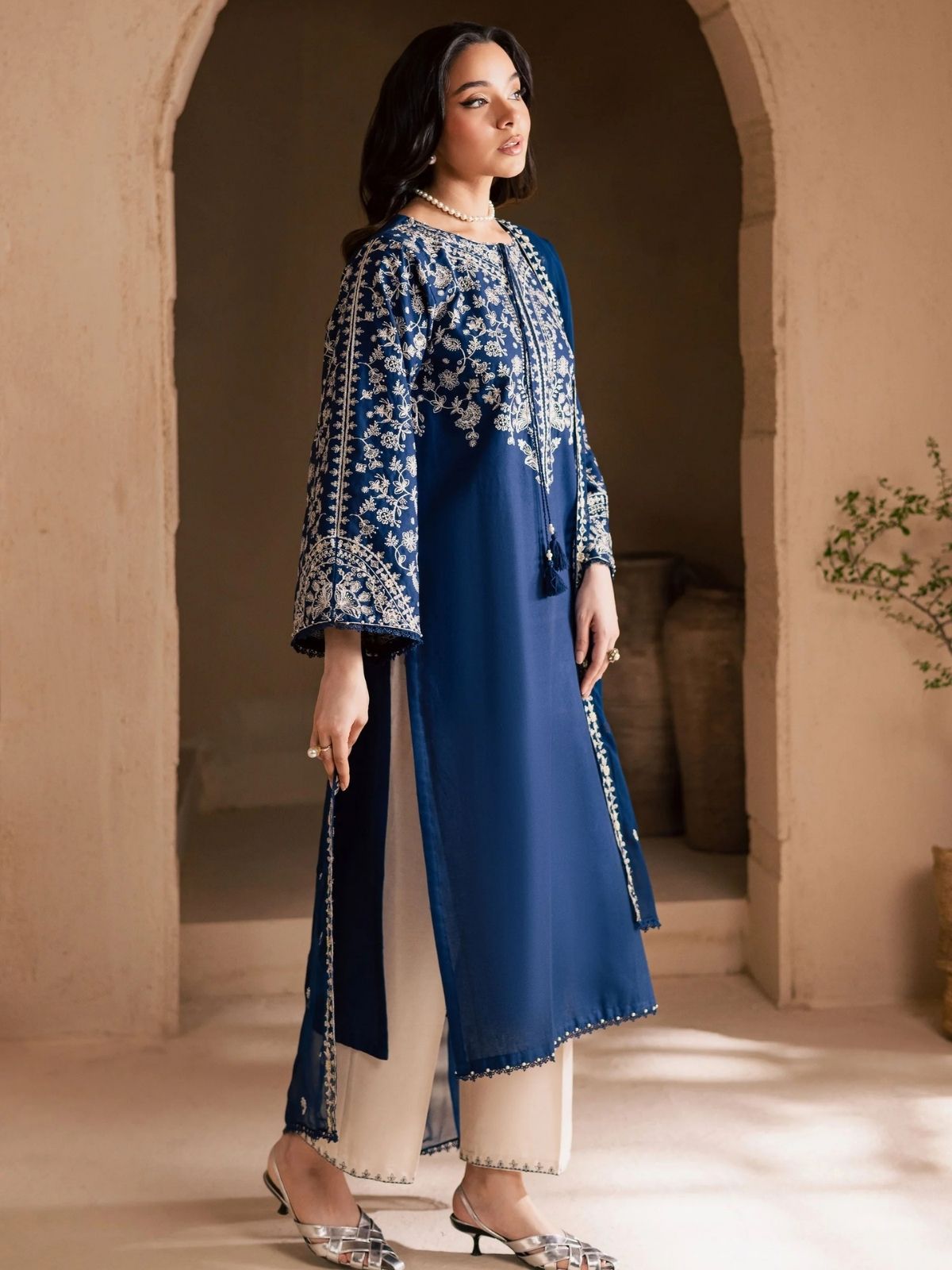 Lawn 3pc usntuiched summer collection embroidered suit